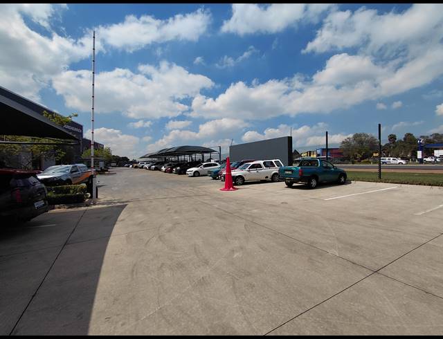 4,315M² WAREHOUSE TO LET IN POMONA